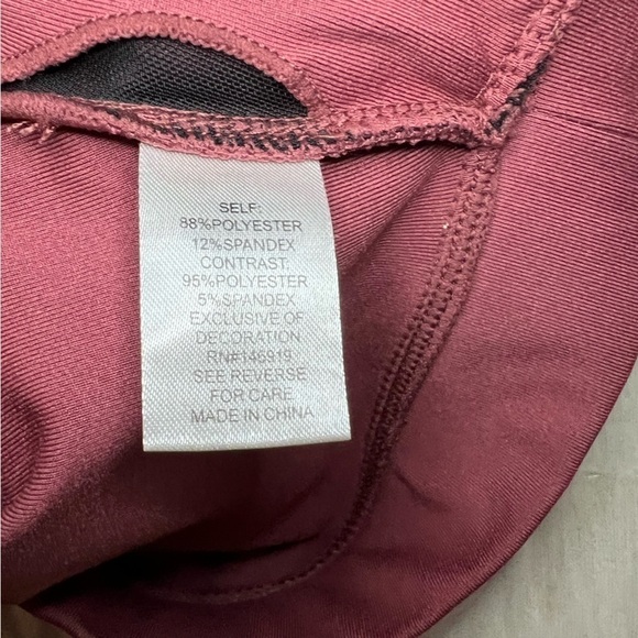 Jessica Simpson The Warmup Cut Out Scoop Neck Sports Bra Size Medium - Picture 9 of 14